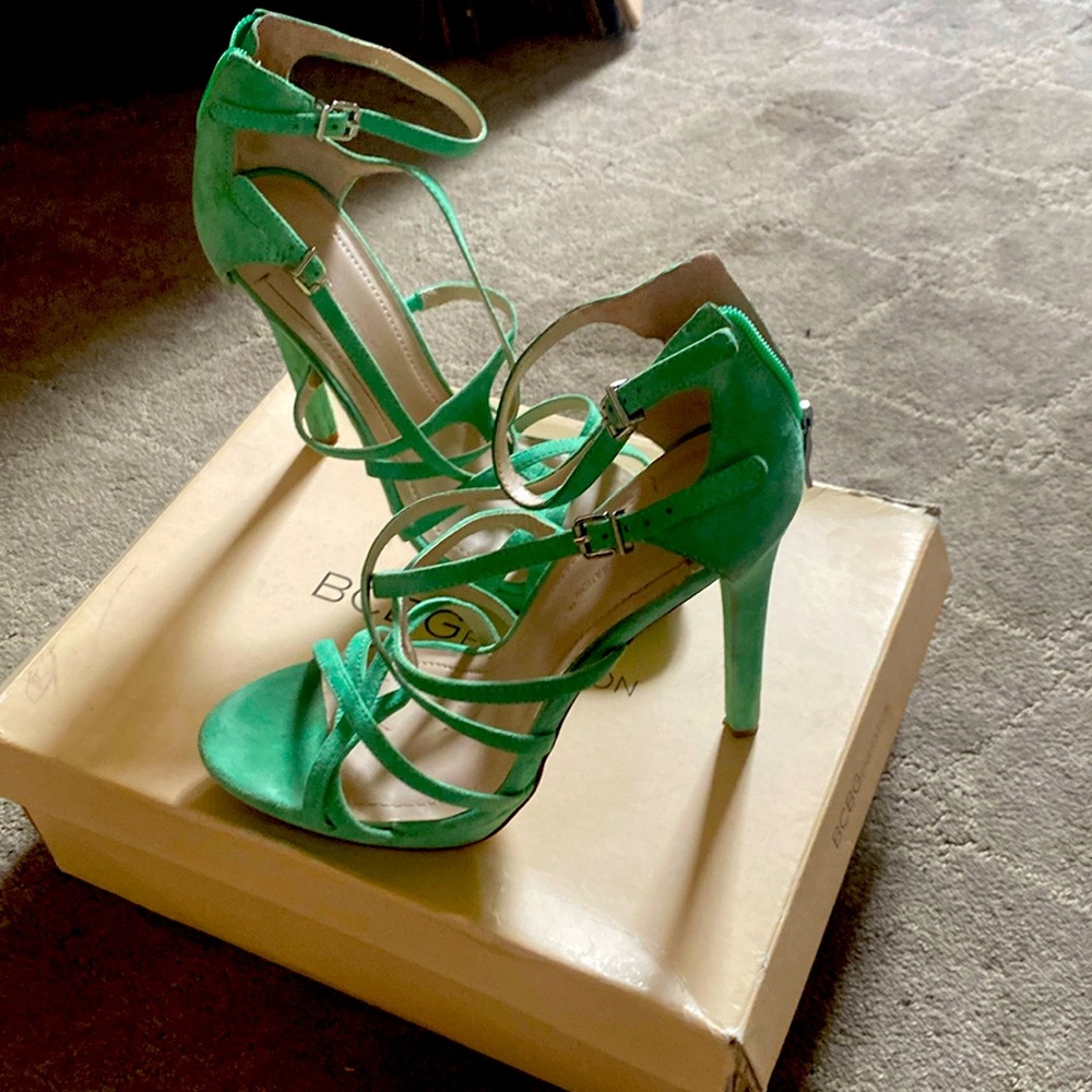 It’s time to renew my wardrobe… so I’m selling out my closet